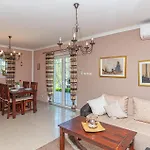 בית נופש Two-bedroom In Kijevo