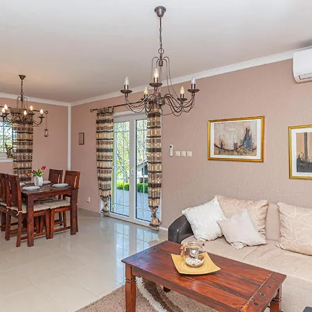 Prázdninový dům Two-bedroom In Kijevo