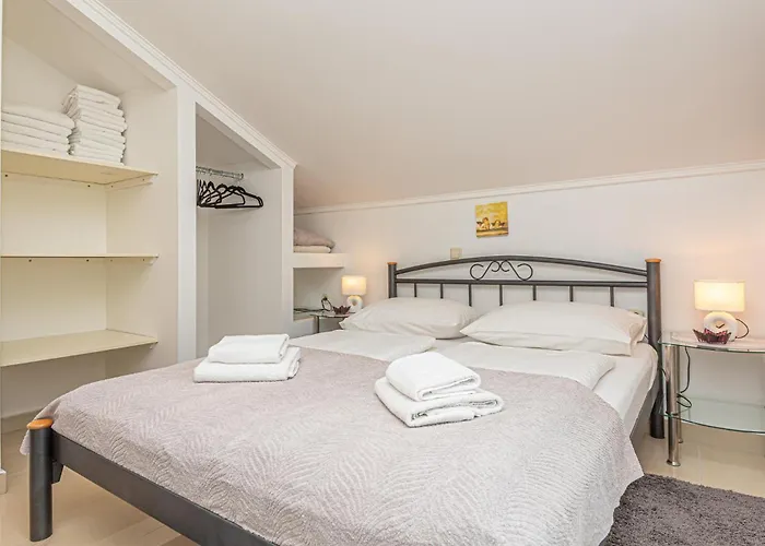 Vakantiehuis Two-bedroom In Kijevo