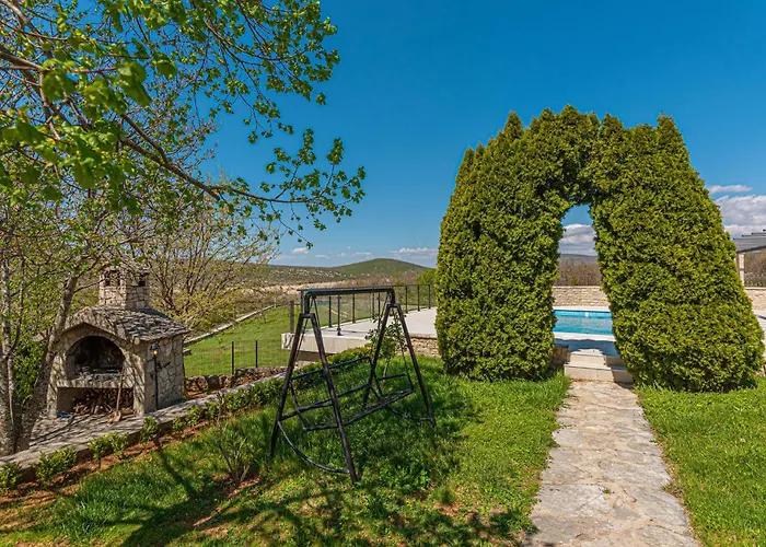 Two-bedroom In Vakantiehuis Kijevo