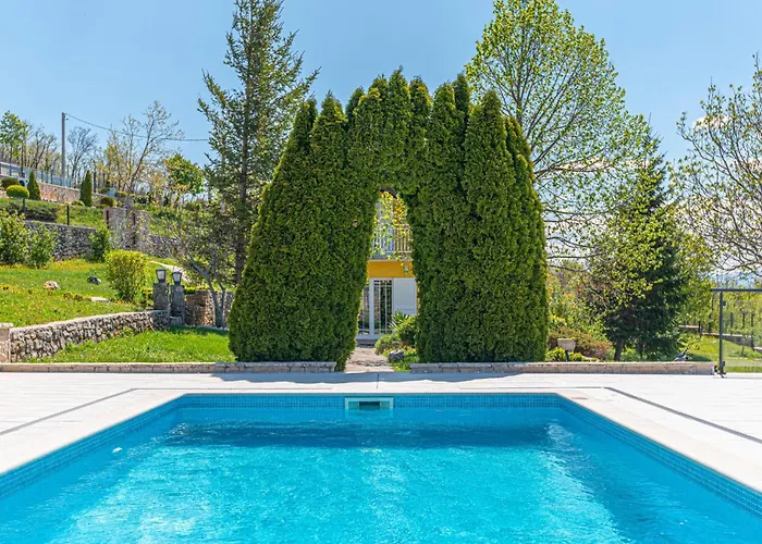 Two-bedroom In Vakantiehuis Kijevo